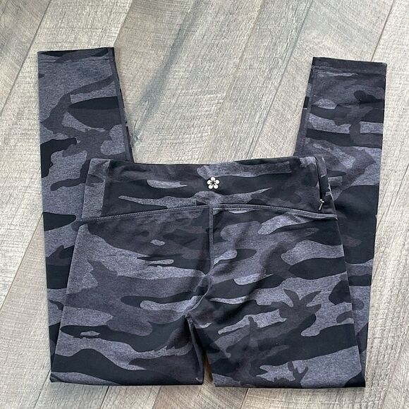 Tuff Athletics Camo Leggings. Size Medium. - Picture 5 of 7
